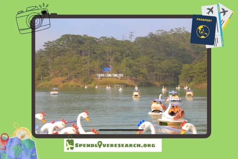 Đạp vịt trên hồ Đa Thiện