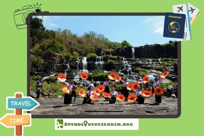 Hòa mình vào lễ hội truyền thống tại Thác Pongour