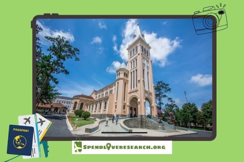 Kiến trúc độc đáo của Nhà thờ Con Gà